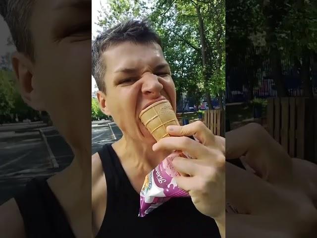 МОРОЖЕНОЕ "Коровка из КОРЕНОВКИ". Вкус вишня! МУКБАНГ ОБЗОР ТОП #мороженое #shorts #топ #обзор