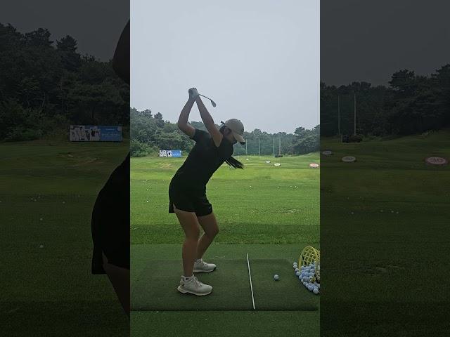 300만뷰의 스윙 구민지선수 아이언샷! #btygolf #golfswing #ゴルフ #golfer
