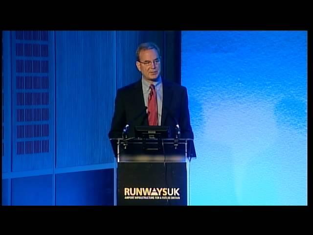 Mike Sinnett speaking at Runways UK