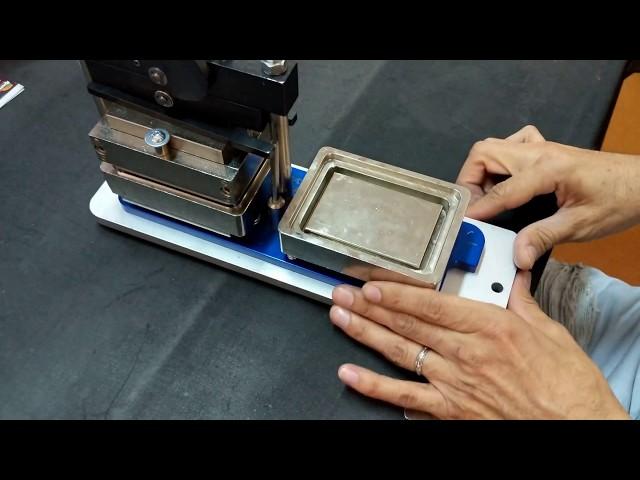 Máquina para hacer chapas e imanes rectangulares B900 (Video Provisional)