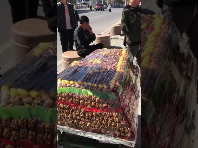 Famous Chinese street food - Yummy Uyghur cut cake / qiegao in Xinjiang 新疆切糕 / 瑪仁糖 / 麻仁 #Shorts