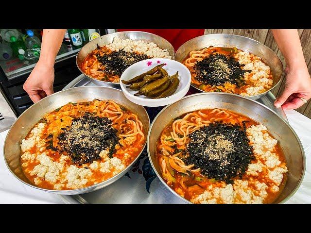 맵칼의 정석! 얼큰 부들 순두부 장칼국수, 술 안먹어도 해장되는 곳 Kalguksu / Korean street food