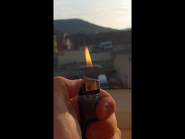 Cigarette Lighter Slowmo [S9+ 960 FPS]