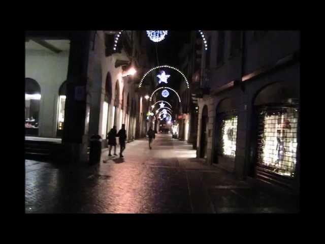 Aspettando il Natale per le vie del centro storico di Como