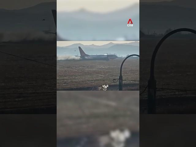 Moments before Jeju Air plane crashes in South Korea