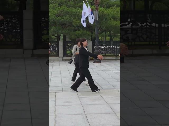 정청래 응원?김병기 응원? 박지혜 의원 현충원에 왔네요  #현충원 #이재명대통령 #민주당