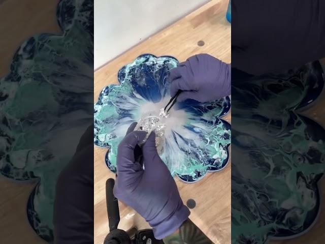 I like this song!! #resinart #diy #resincrafts #art #epoxyresin #resin #resinartist #epoxy