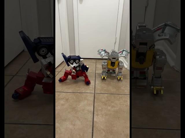 Optimus Prime & Grimlock show off #transformers #optimusprime #robot #shorts #workout #cool #funny