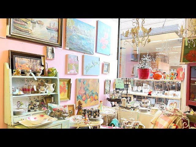 A Huge antique mall￼ in Antique in Orange County The  Orange￼ Circle antique mall !!