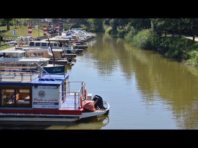 Baťův kanál | Boat traffic on Baťa Canal