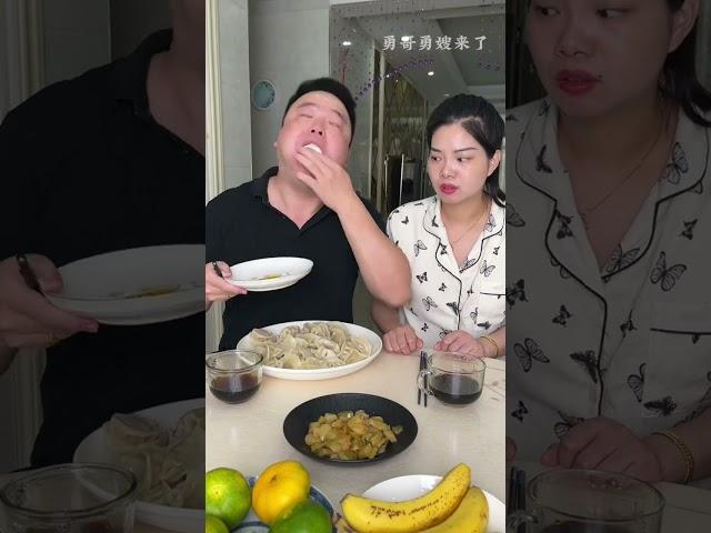 My stupid husband wants me to drink vinegar cola, let me see how I deal with him