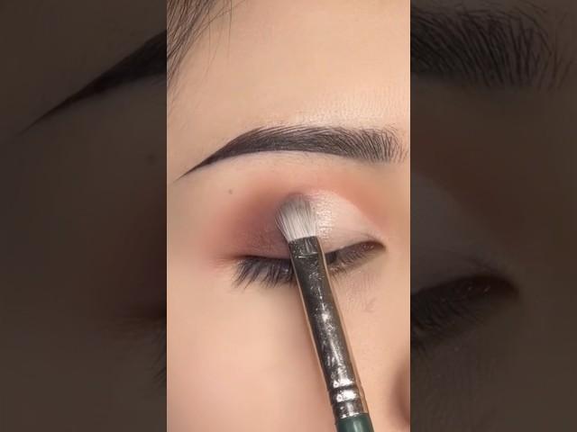 Cut crease makeup #eyemakeup #cutcreasemakeup #cutcreaseeyelook #cutcreasetutorial #shortvideo