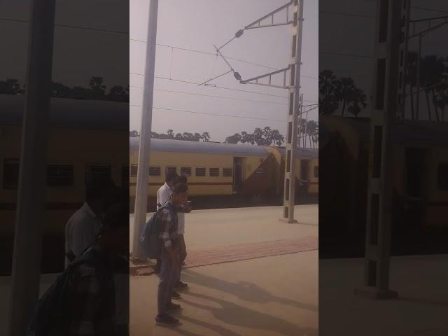 Hatia Purnea Court Super express | Train no. 18626 | Train crossing | #viral #ytshorts #shorts