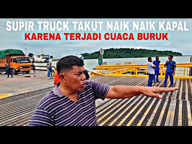 CUACA BURUKSUPIR TRUCK TAKUT NAIK KAPAL DI PELABUHAN MERAK