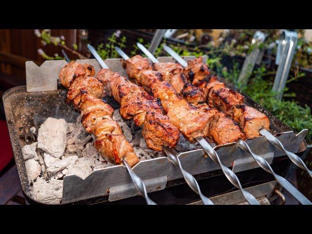 Kalbs Schaschlik mit Kwas mariniert. Шашлык из  Телятины на Квасе . Weber Go Anywhere .