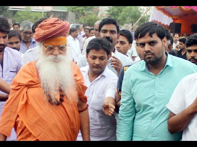 Vivek Priya Arya with Mahamandleshwar Karshniguru swami SharanaAnand ji maharaj (Ramanreti Ashram)