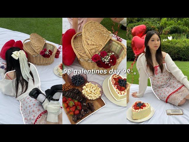 GALENTINES VLOG  : romanticising life, grwm, picnic with friends, lots of food!