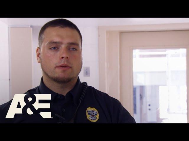 Behind Bars: Rookie Year: CO Finds A Razor (S1, E5) - Bonus Scene | A&E