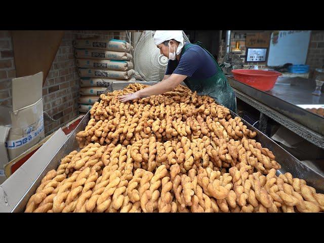 3 for only $0.7! Master's doughnut shop that sells 7,000 twisted breads a day. / Korean Street Food