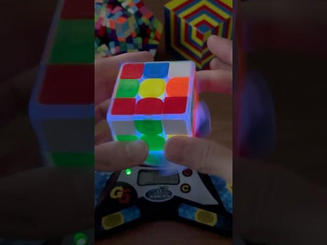 This Rubik’s Cube Can GLOW in the Dark 