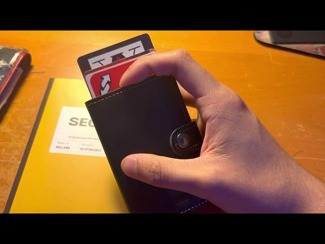 Should you buy a SECRID MINIWALLET? (First Impression + Review)