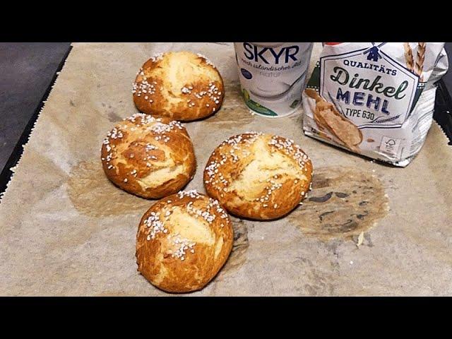 Traumhafte Dinkel-Skyr Laugenbrötchen, ohne Hefe, daher in 10 Minuten ofenbereit!