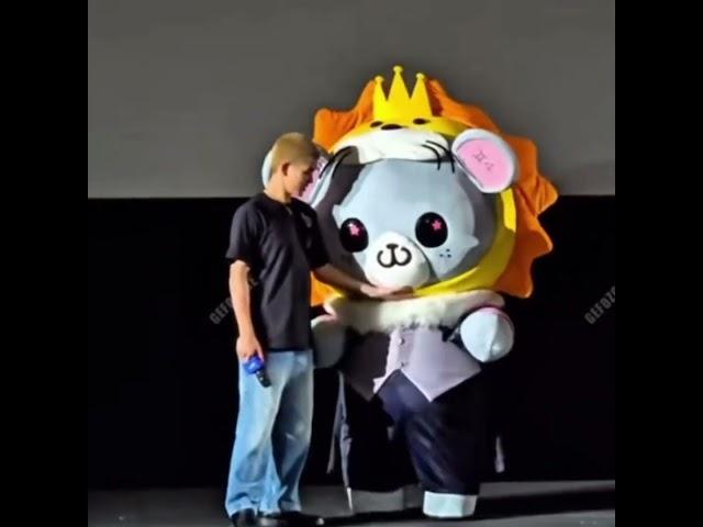 Nhoo is clingy just like his Daddy Gem  (old clip) #fourthnattawat #geminifourth