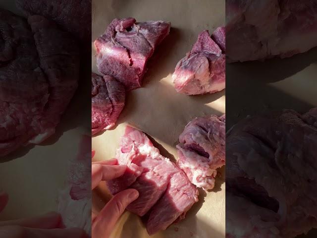 Запеченная свинина с сиртаки и помидорами