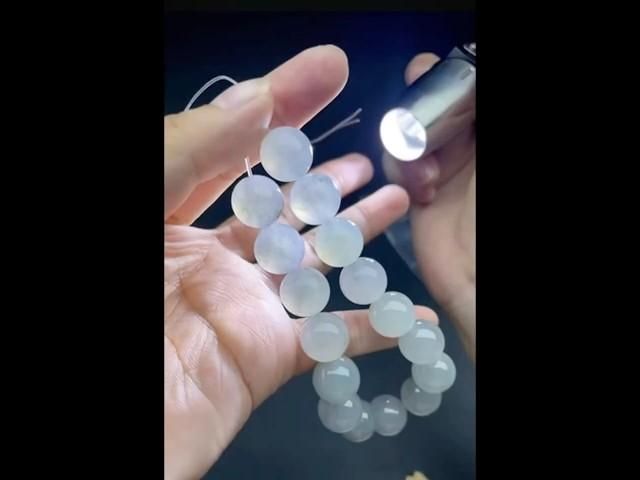 一个字 绝！#翡翠 #原石 #jewelry #玉佩 #jewellery #珠链#手串#crystals #live #直播#天然翡翠#玉文化 #玉石#收藏 #珠宝