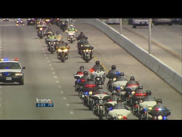 Chris Kyle funeral procession passes through Round Rock