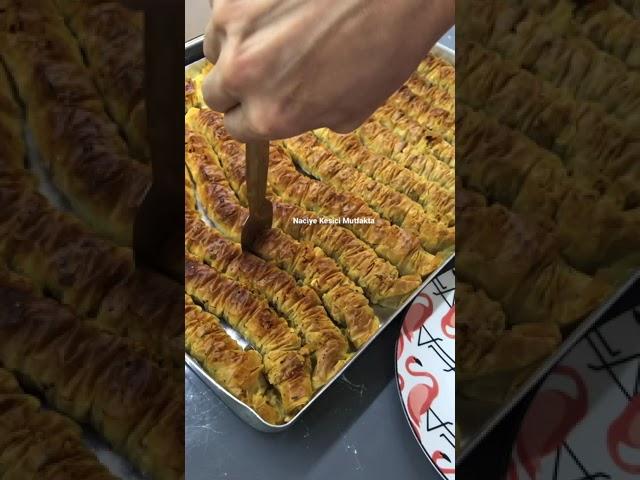 Hazır Yufkadan Burma Baklava Tatlısı