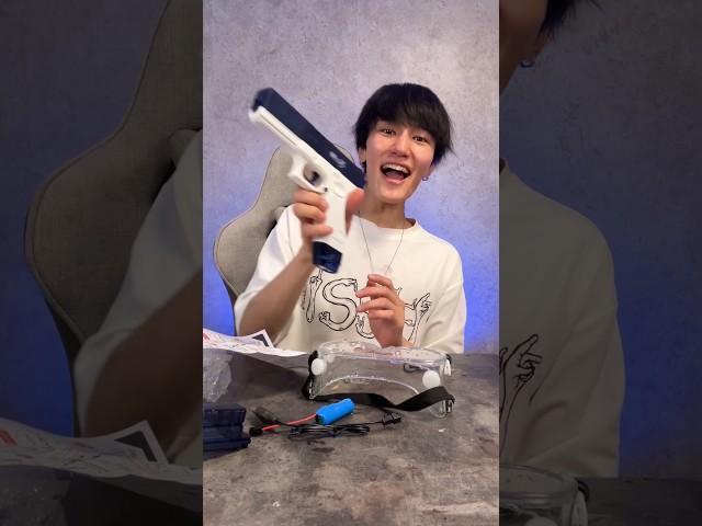ISSEI funny video  Let's play with a water gun! 