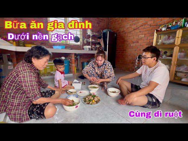 #65VIETNAM bữa ăn đầu tiên của chồng Nhật cùng dì ruột dưới nền gạch tại nhà