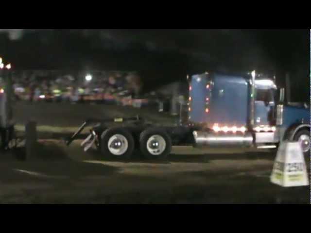 Joe Artz pulling his Freightliner at Clarion CO 2012