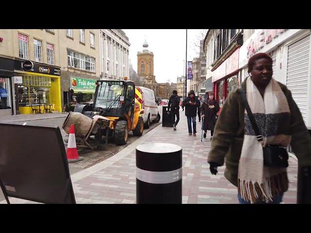 BUSY NORTHAMPTON TOWN CENTRE MARKET SQUARE AND THE MALL (DEC 2024)