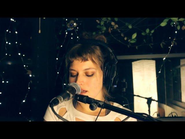 Zero 7 -  In the Waiting Line - (Live Looping cover) - Emily Frost