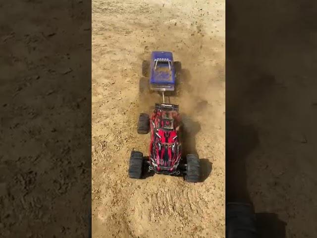 Traxxas Bigfoot vs Traxxas Rustler Tug of War