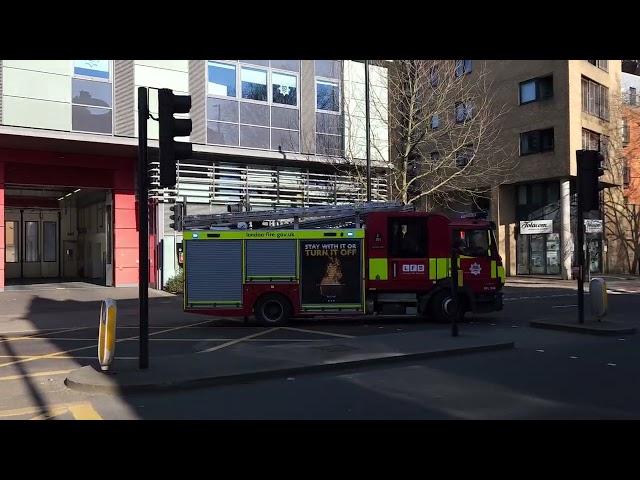 London Fire Brigade - Old Kent Rd Pumper Ladder Responding