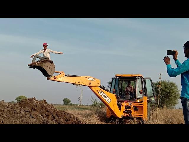 jcb gcb ke sath ya Ladka Masti kar rahe yah stunt video