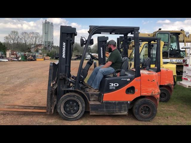 Lot 483: 2012 Doosan D30S-5