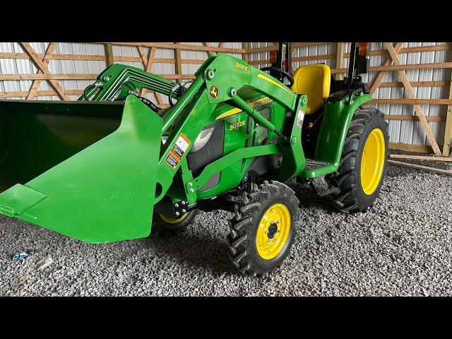 New John Deere 3032E quick overview (my dream Tractor)