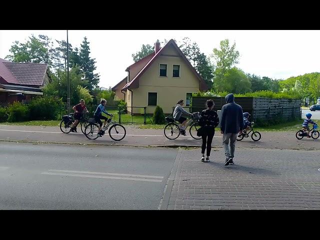 Польша глазами. Молодые на велосипедах, пенсионеры на поезде. Młodzi na rowerach, emeryci w pociągu.