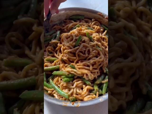 Spicy peanut udon noodles! #easydinnerideas #dinner #udon