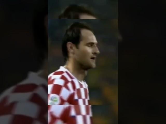 لاعب اخذ ثلاث مباراة بطاقات صفراء !! ولم ينطرد 