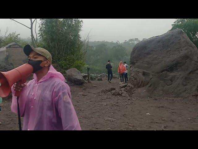 Ngeri ada batu alien di gunung merapi #subscribe #gunungmerapi #yogyakarta #youtube #viralvideo #fyp