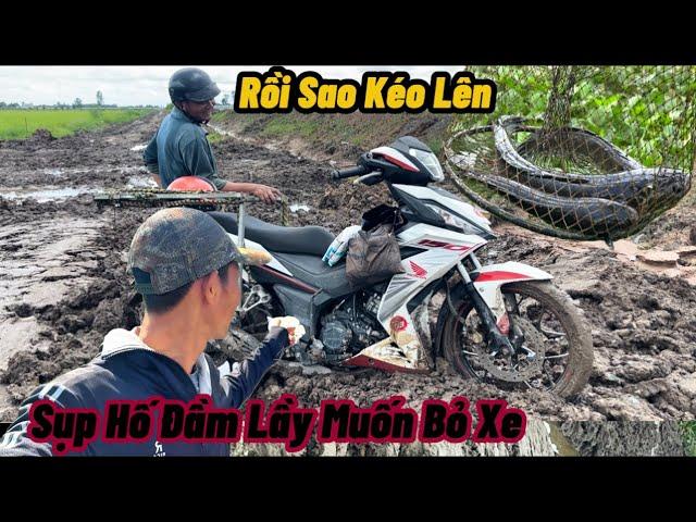 Chạy Xe Thăm Lờ Cá Sụp Phải Hố Đầm Lầy Xém Kéo Xe Lên Không Được / Driving Through The Swamp Pit