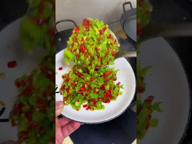 辣椒炒蛋，每一个湖南孩子都会炒的一道菜吧#辣椒炒蛋 #湖南#青椒炒鸡蛋#下饭菜