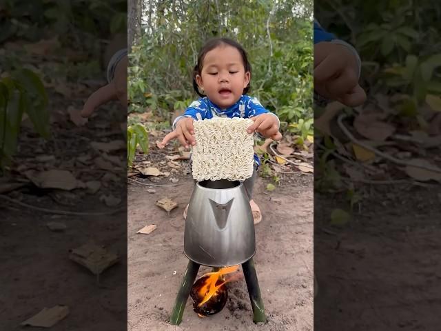 Survival Skills: Single mom show SMART ideas andUSEFUL with noodles in forest #camping #bushcraft