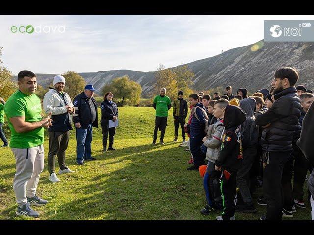 Peste o sută de tineri au participat la „Jocurile Curate”, curățînd zona Orheiului Vechi