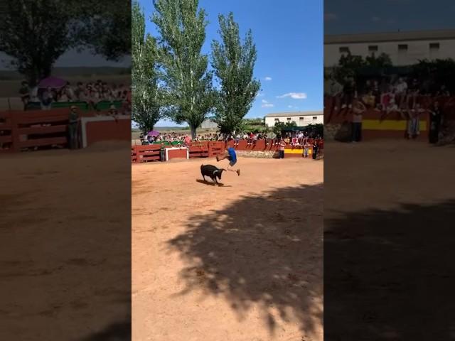 SALTA A UN TORO BRAVO EN UNA PLAZA CON MUCHO ENCANTO Fuentelespino De Haro (Cuenca)